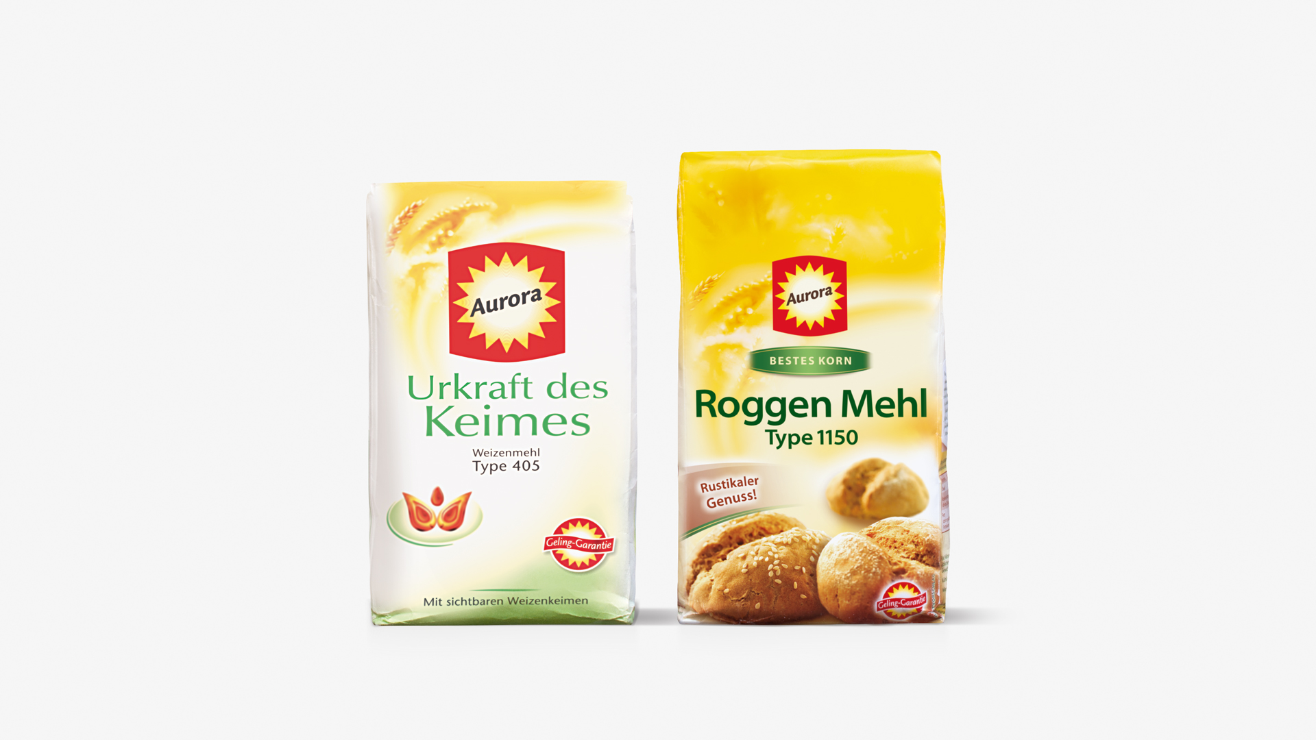 Zwei Packungen Mehl im alten Design von Aurora Mehl