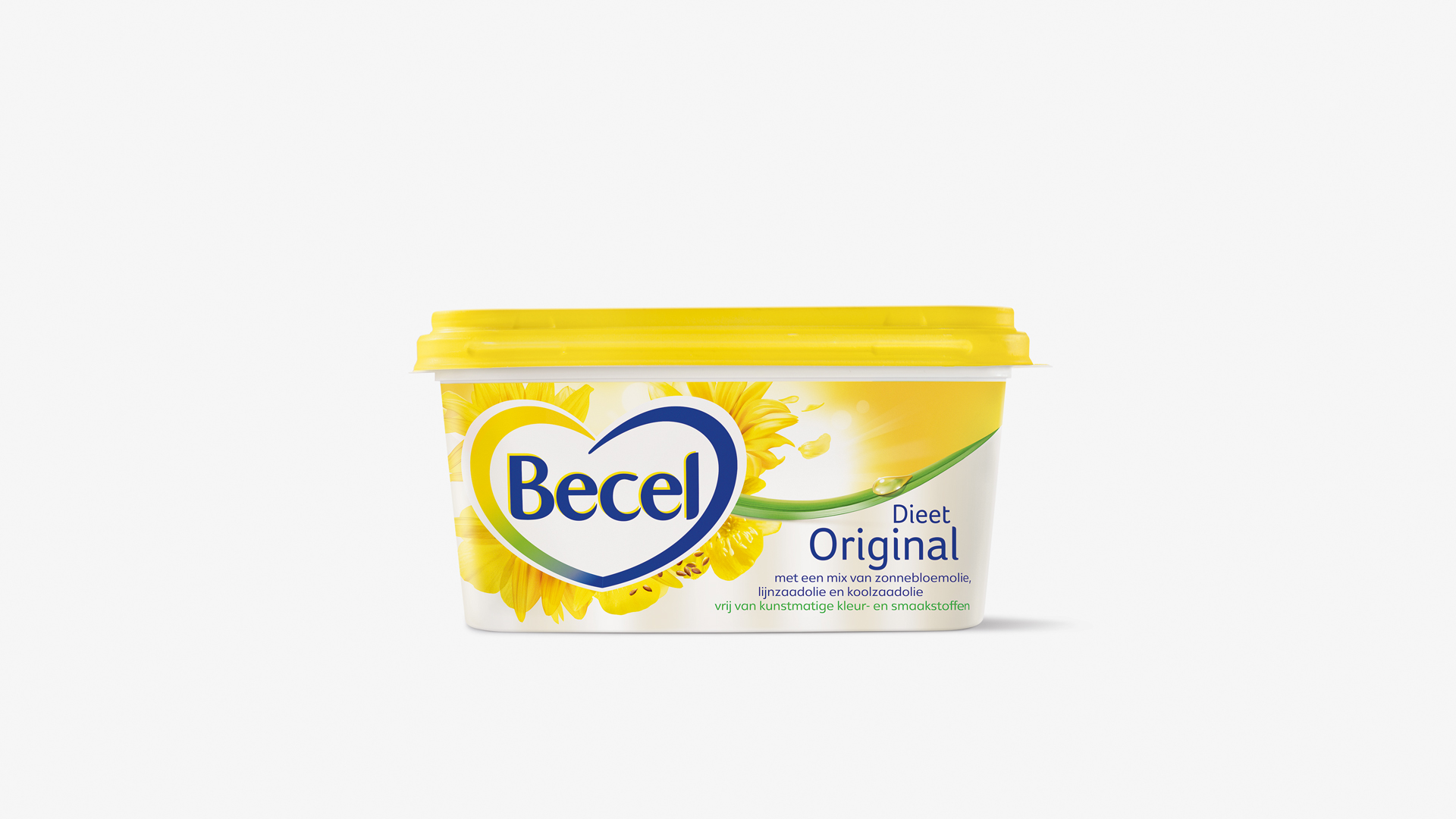 Ein Becher Butter im alten Design der Marke Becel