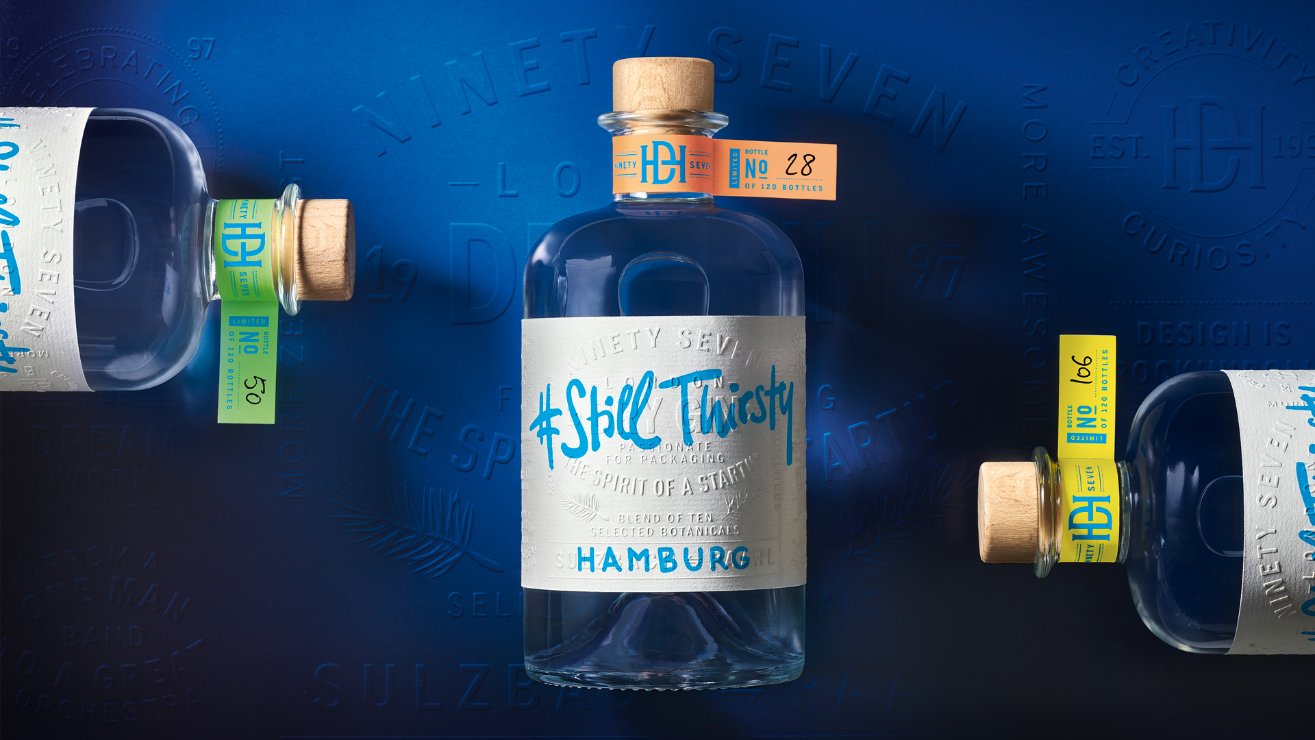Drei Flaschen Gin mit Etikett von Verpackungsdesign Agentur HAJOK, 25 Jahre Jubiläumsedition