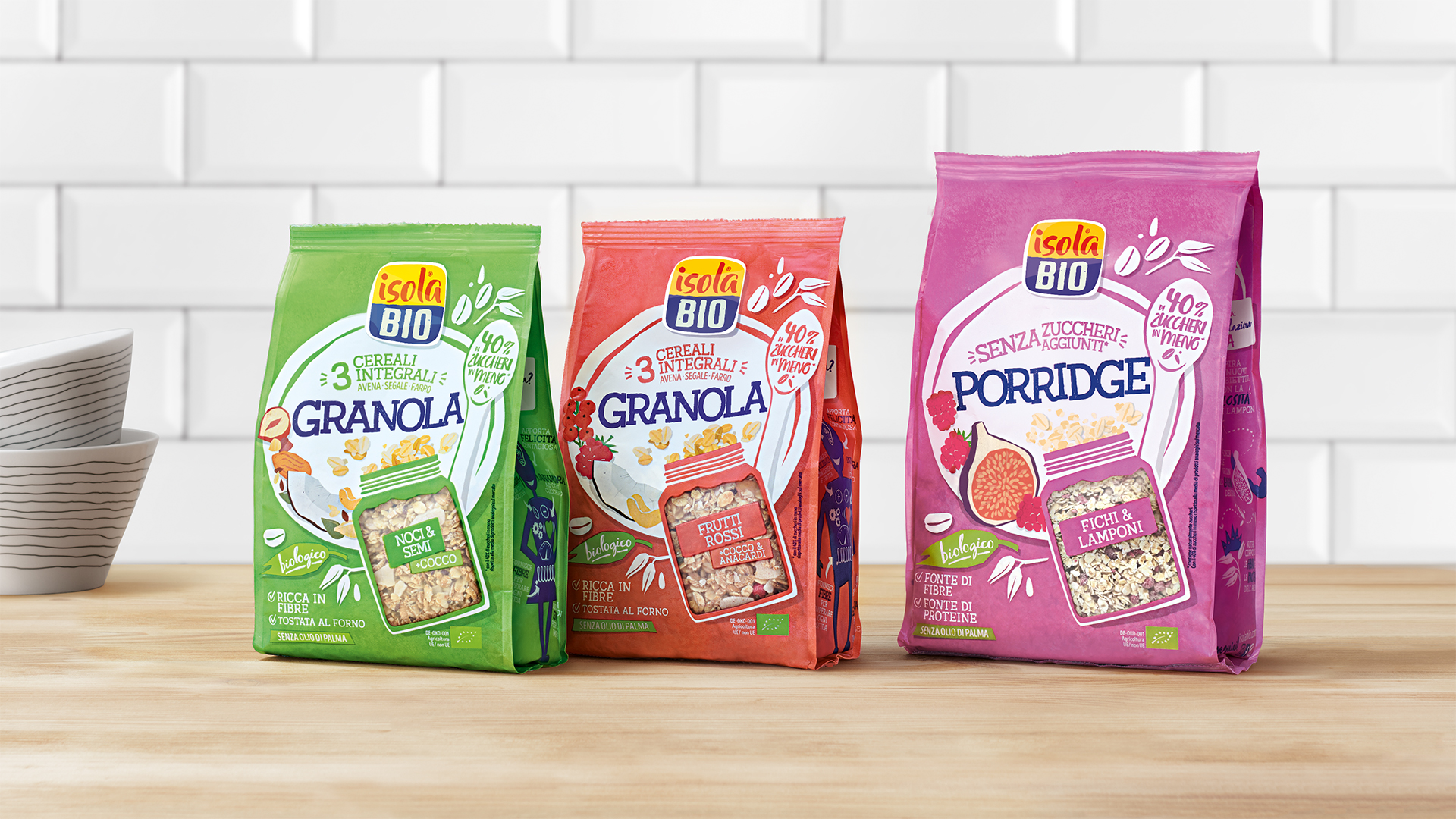 isola Bio Granola und Porridge Verpackungen in Küchen Umfeld