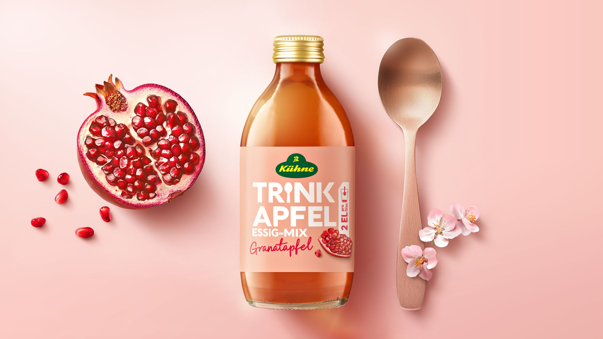 Eine Flasche Kühne Trinkapfel Essig Mix Granatapfel Verpackungsdesign von Design Agentur HAJOK