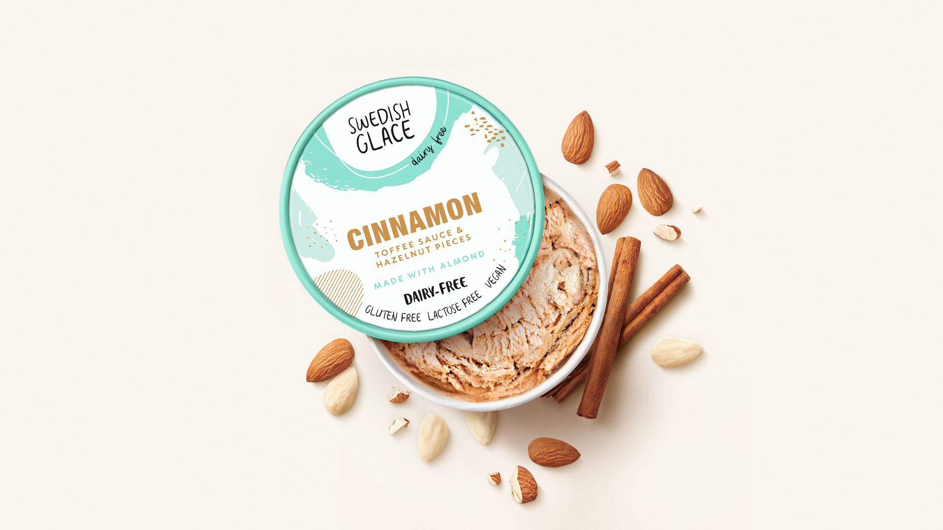 Langnese Swedish Glace Cinnamon Eiscreme Verpackungsdesign Packshot geöffnet umringt von Zutaten