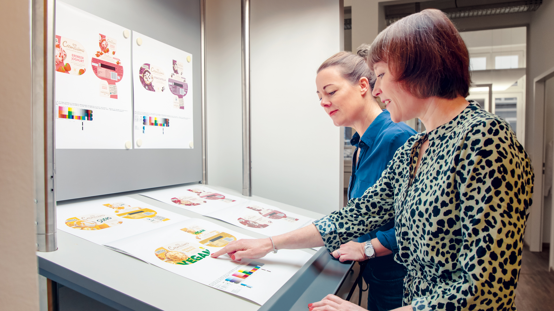 Mit geschultem Blick, Farbgefühl und viel Liebe zum Detail prüfen wir jedes Design bis ins letzte Pixel.